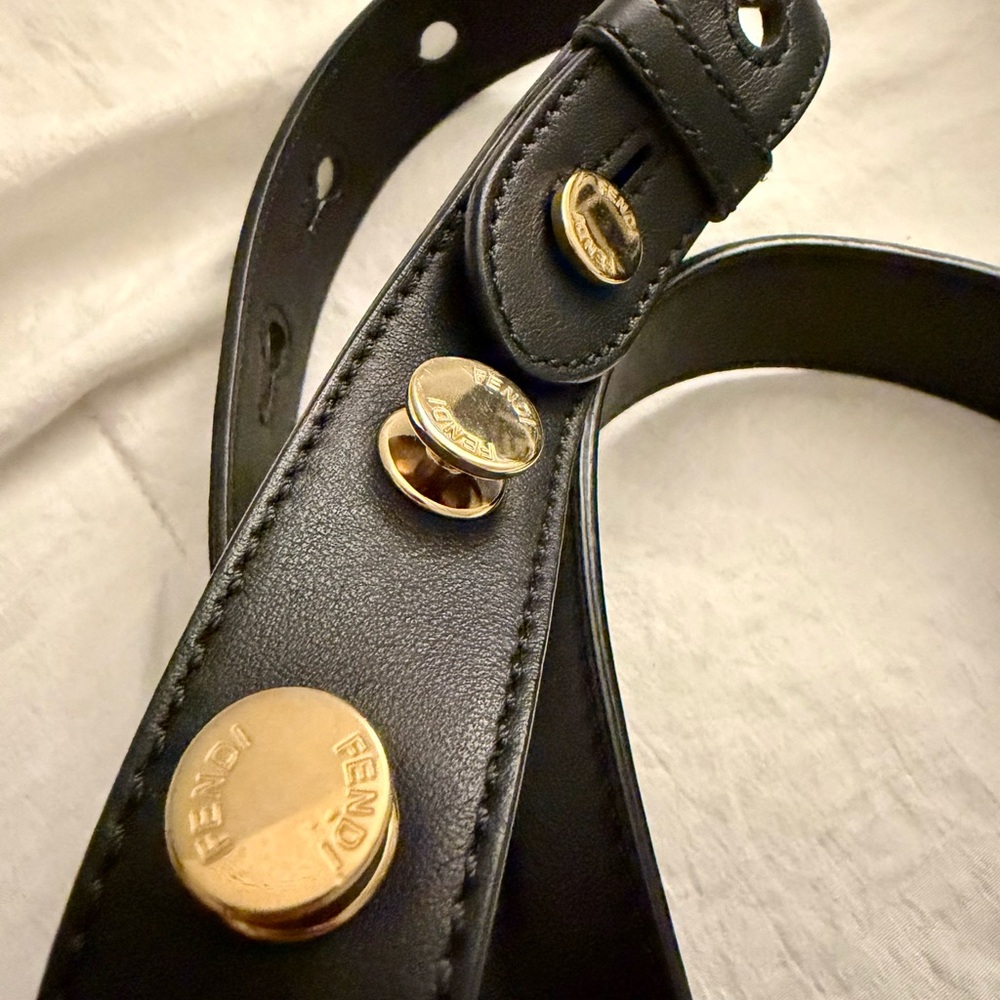 👑✅PRICE FIRM✅ AUTHENTIC FENDI Black Leather Crossbody Strap - Picture 7 of 17